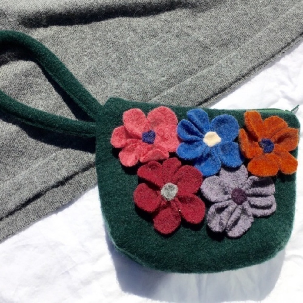 Wrist felt bag w/ flowers